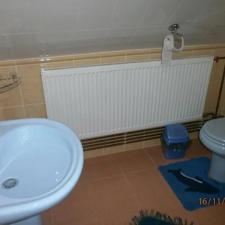 Sadiba Oprishok * Lazeshchyna